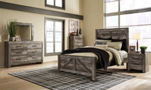 Load image into Gallery viewer, Wynnlow Queen Crossbuck Panel Bed with Mirrored Dresser
