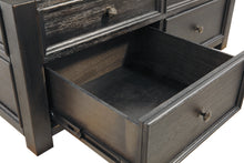 Load image into Gallery viewer, Tyler Creek Coffee Table with 1 End Table
